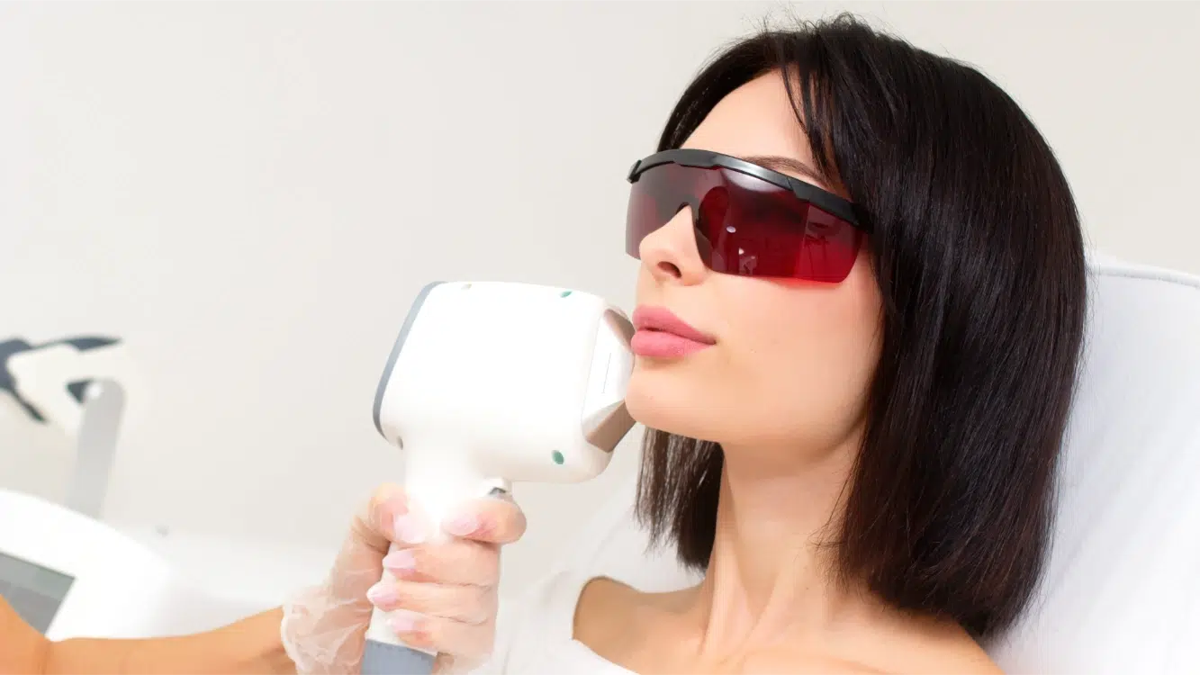 woman undergoes cosmetic procedures using a bbl laser woman undergoes cosmetic procedures using a bbl laser